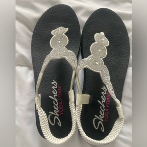 Skechers yoga foam sandels.